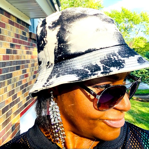 ✨Vince Camuto✨Silver & Gray Aviator Sunglasses (VC596; 165 mm) W/Gray Logo Case - Picture 14 of 15